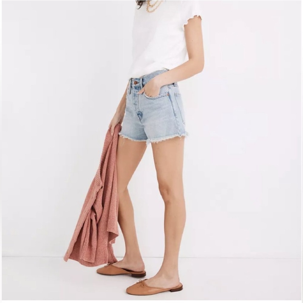 Madewell Relaxed Denim Shorts in Cedarcroft Wash